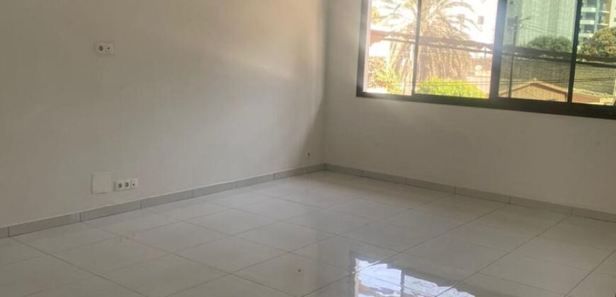 Appartement à Louer à Dakar aux Point E