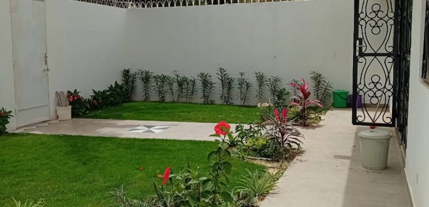 Villa avec Jardin à Louer à Dakar aux Almadies