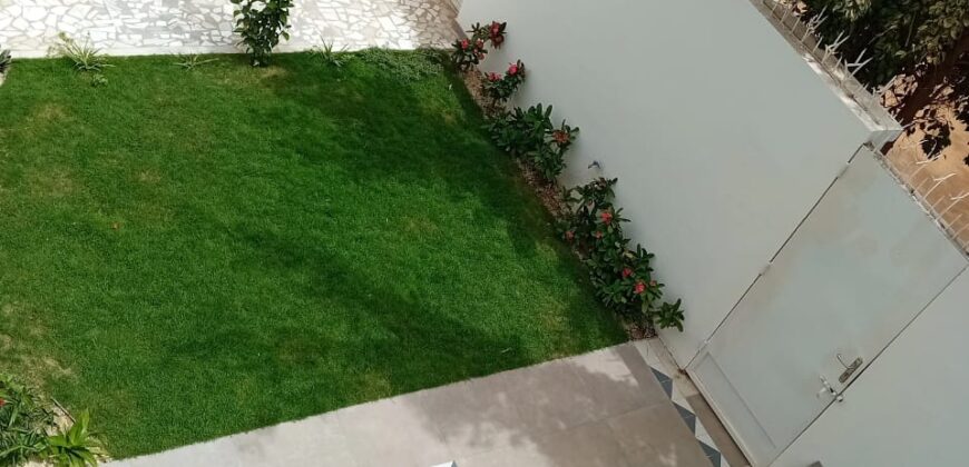 Villa avec Jardin à Louer à Dakar aux Almadies