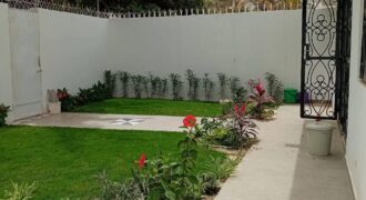 Villa avec Jardin à Louer à Dakar aux Almadies